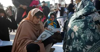 পিটিআইয়ের বিক্ষোভ মার্চের আগে ইমরান খানের বোনকে গ্রেপ্তার